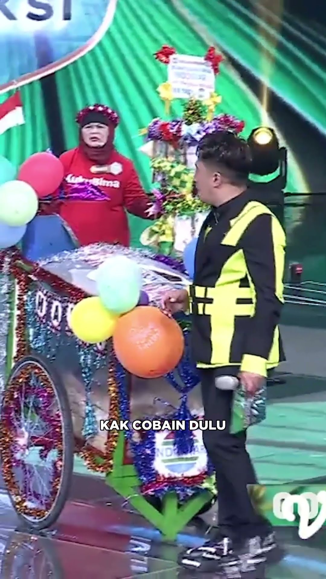Jirayut ngomong Thailand berujung disuapin penjual di atas panggung #shorts
