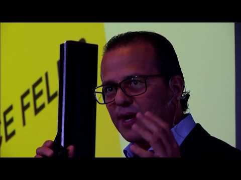 ¡La salud debe ser una inversión, no un gasto! | Carlos Estrada | TEDxUExternadoSalon