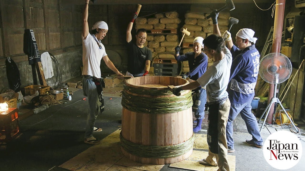Coopers pass on skills for soy sauce barrels The Japan News YouTube