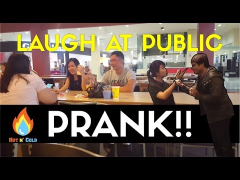 ngetawain-orang-yang-gak-dikenal!!!-prank-indonesia-/-laugh-at-public-prank---hot-n'-cold-indonesia