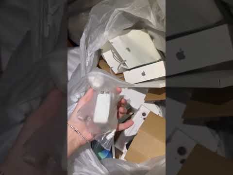 INSANE FIND!?Dumpster Diving At Apple Store.