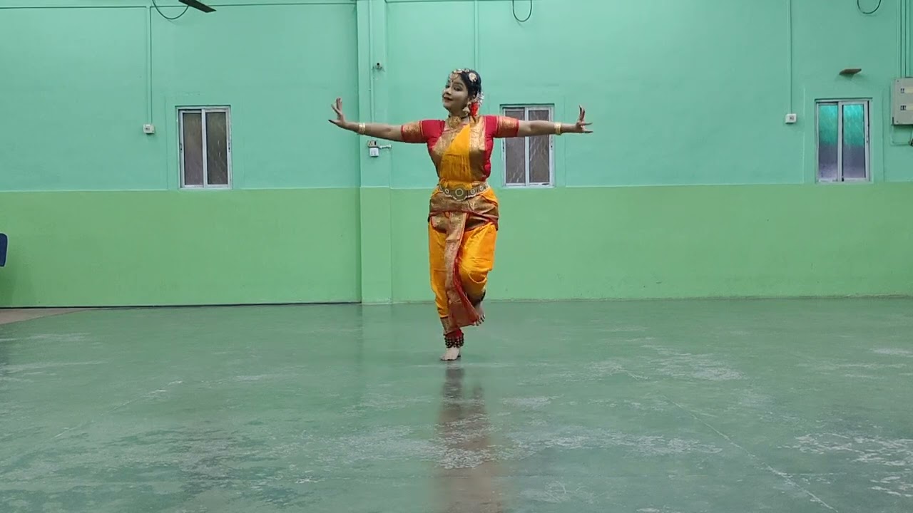 Pari Pari nee- Payel Nandy,disciple of Smt. Jhinook M. Sinha Choreography: Guru Dr.Thankamani Kutty