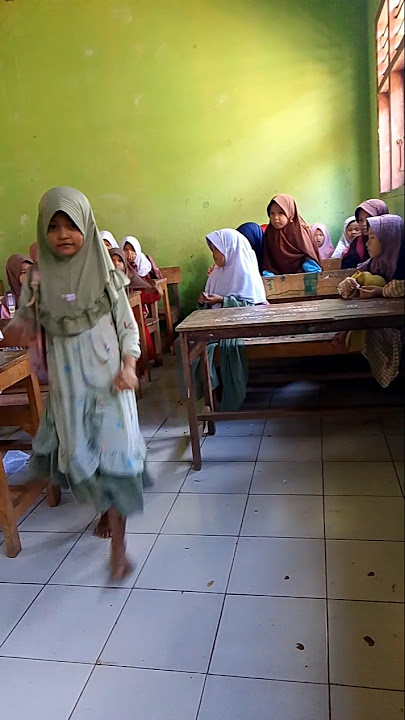 yang pakai baju hijau tua boleh pulang duluan#shorts