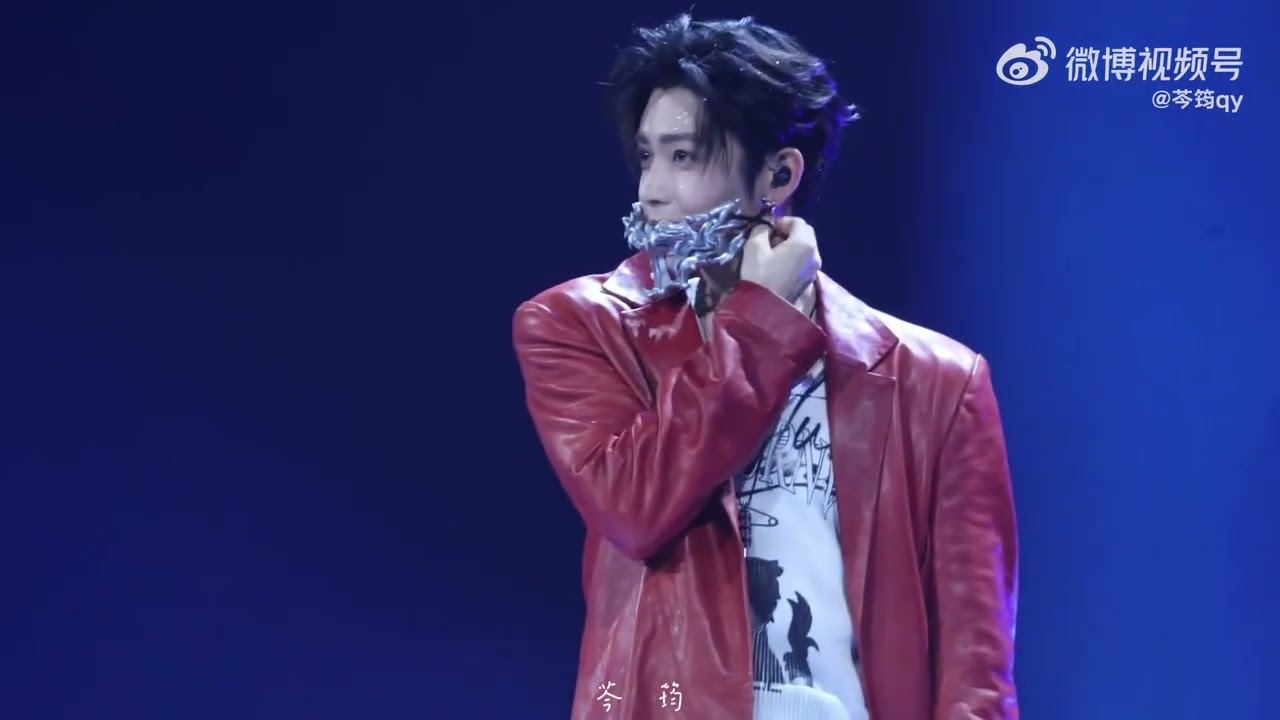 250802 Hou Minghao singing 'Cambrian Period OST Mask' at his 2025 birthday fan meet