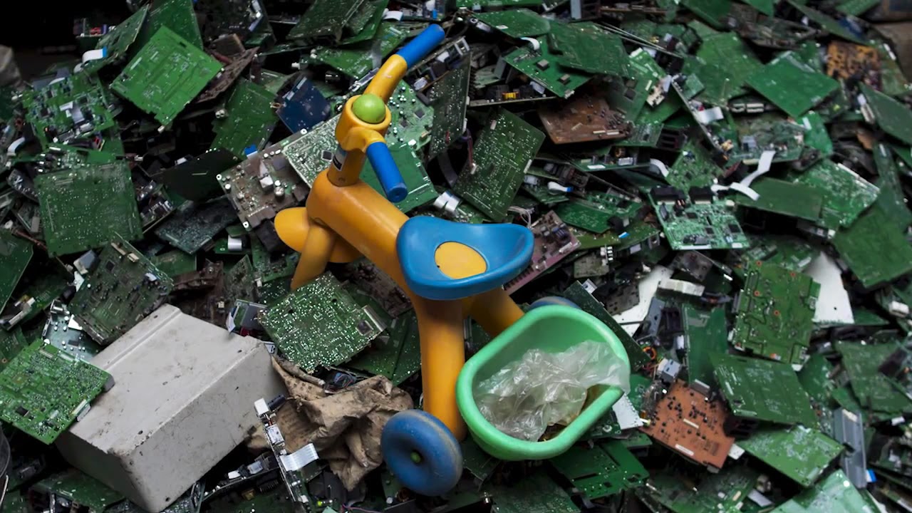 The problem of e-waste and systemic solutions