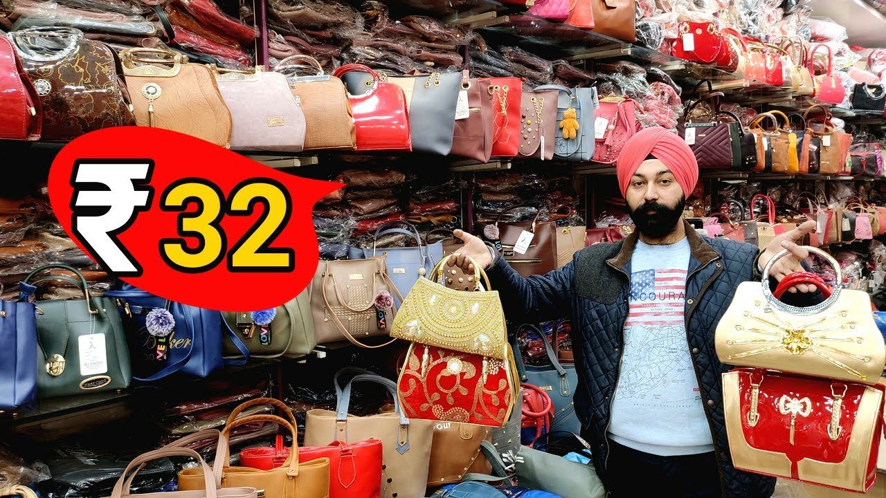 Ladies purse wholesale market || Imported Ladies Purse || Nabi Karim, Sadar Bazar - YouTube