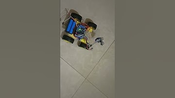 Obstacle Avoiding Car using Arduino #shorts #btech #engineering #project #sensor #arduino #robot
