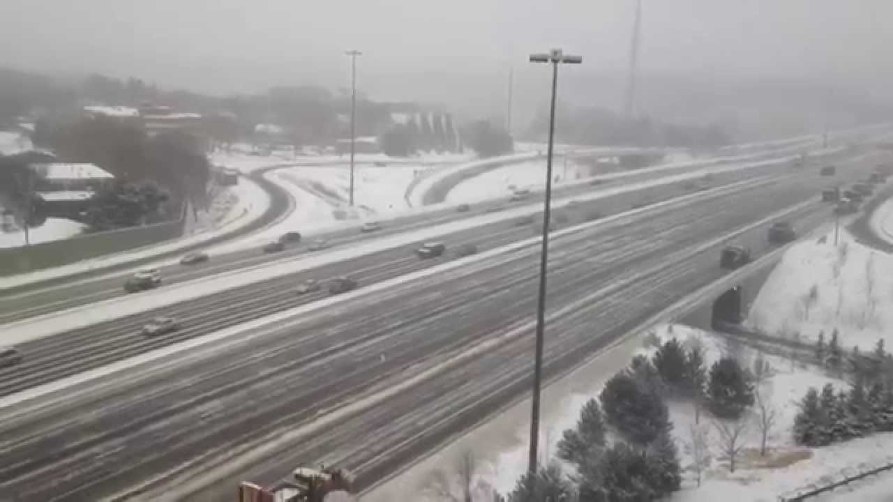 Snowplows Clearing Highway 401 in Toronto YouTube