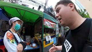 Locales sorprendidos cuando un turista habla un tailandés muy bueno