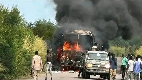 lää caa ram kɛl näk kɛ nɛɛ 8 ti te kɛ buɔ̱ɔ̱t ɛ dëcni tin te dɔɔr bus caa waŋ ɛkɛn nimule juba road