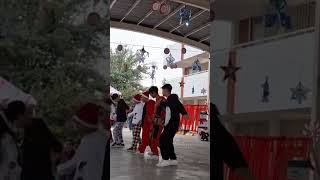 un baile navideño en la secundaria de mi princesa☺️