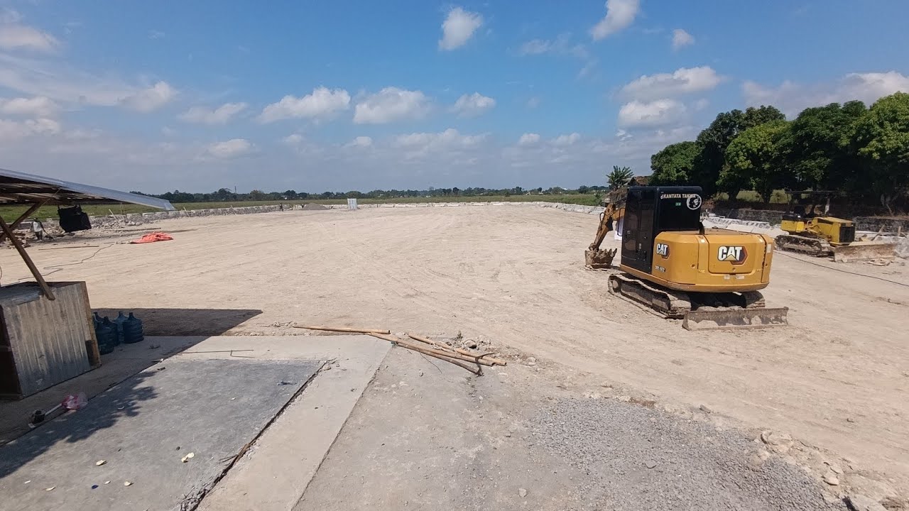 Penimbunan dan pemasangan pagar panel beton 