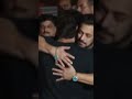 Salman Khan की बर्थडे पार्टी में पहुंचे शाहरुख खान, गले मिलकर दी बधाई #SalmanKhan #ShahrukhKhan