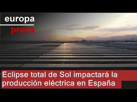 What will happen to electricity production in Spain on August 12 due to the total solar eclipse?