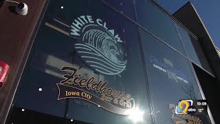 Iowa City bar continues operating despite liquor license suspension