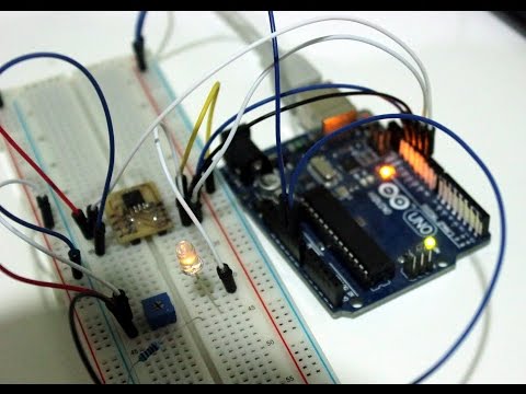 วีดีโอ: วิธีใช้ Attiny85 กับ Arduino: 4 ขั้นตอน วีดีโอ: วิธีใช้ Attiny85 กับ Arduino: 4 ขั้นตอน