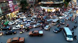 Vietnam 我在越南---沒有紅綠燈的十字路口