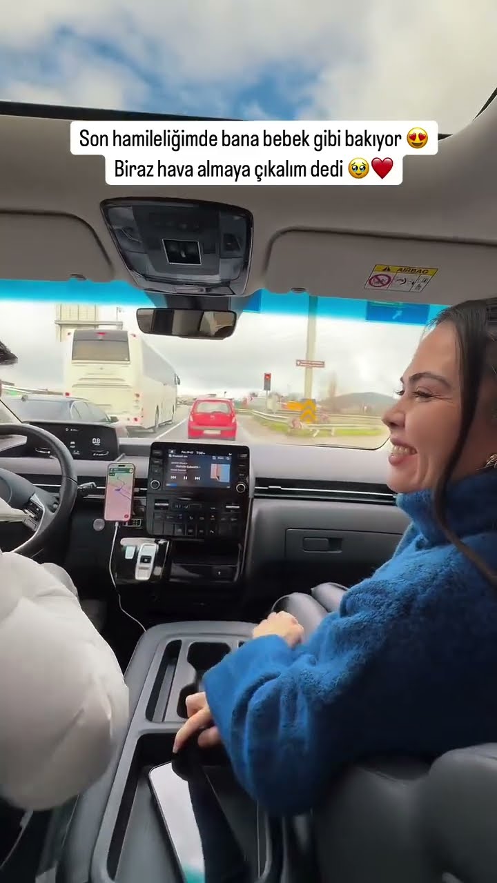 Son hamileliğimde bana bebek gibi bakıyor biraz hava almaya çıkalım dedi ❤️?