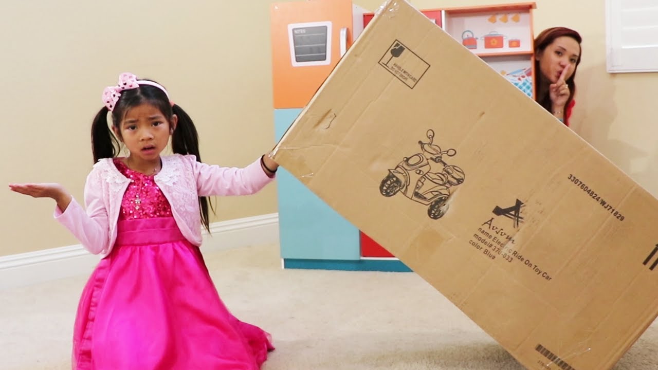 Emma  Juega a las Escondidas con Tía | Escondite ¿Dónde estás? | Juegos para niños