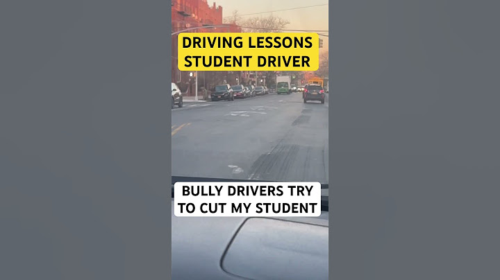STUDENT BEING BULLIED ON THE ROAD WHEN LEARNING HOW TO DRIVE A CAR😳😬 #driving101 #drivingclasses