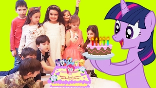 Mira Arkadaşının Doğum Günü Partisinde | Eğlenceli Çocuk Videosu