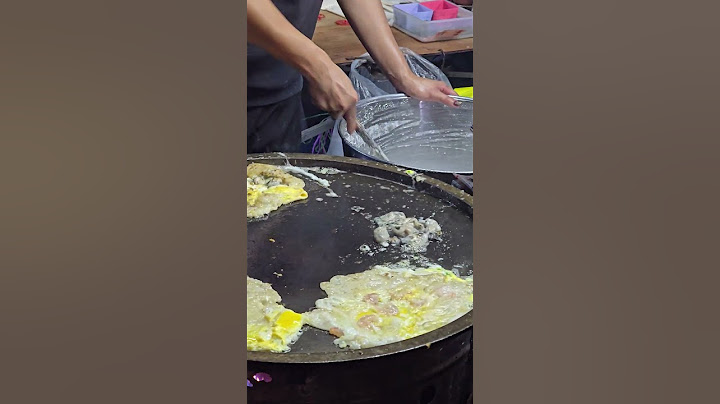 逛夜市必吃蚵仔煎！蝦仁煎，脆皮的更好吃！放好多蚵仔，生意超好的！ #streetfood #美食 #好吃 #蚵仔煎 #蝦仁 #蚵仔 #夜市 #必吃美食 #夜市小吃 #台灣美食