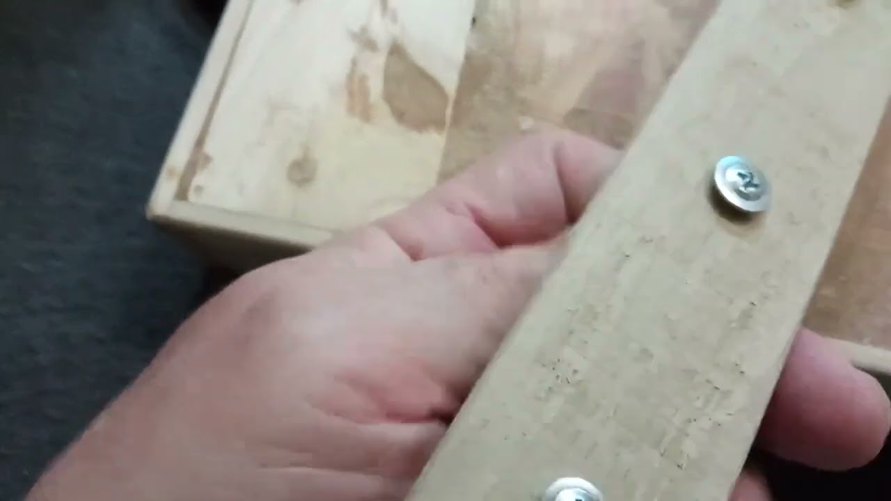 ПРОСВЕРЛИЛ и ПРИКЛЕИЛ нижние планки рейки