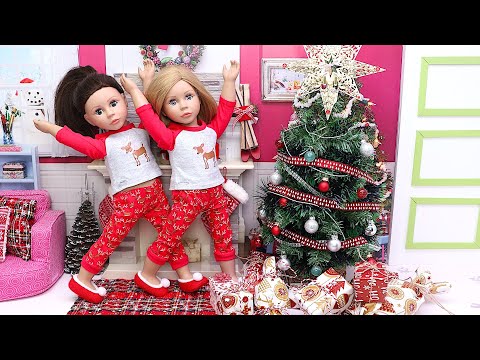 Baby doll sisters open Christmas presents from Santa! Learn to count with  Play Toys