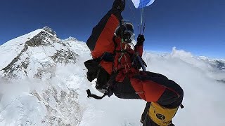 Először siklóernyőztek le legálisan a Mount Everestről