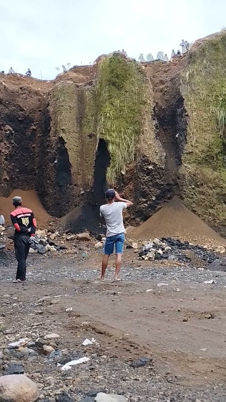 35 Massive Rockfalls Caught on Camera