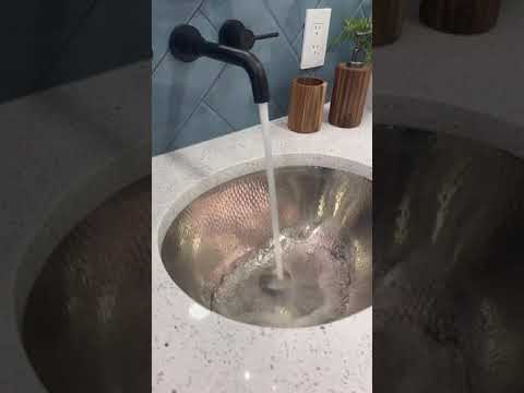Video: Ant grindų montuojamas vonios maišytuvas: dizaino ypatybės ir montavimas
