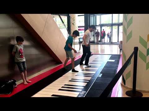 faded-(alan-walker)-on-a-giant-piano-😎🥳🎹-played-by-10-years-old-boy!