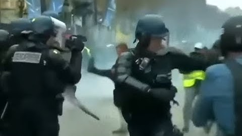 18-ая акция протестов "желтых жилетов" проходит в Париже
