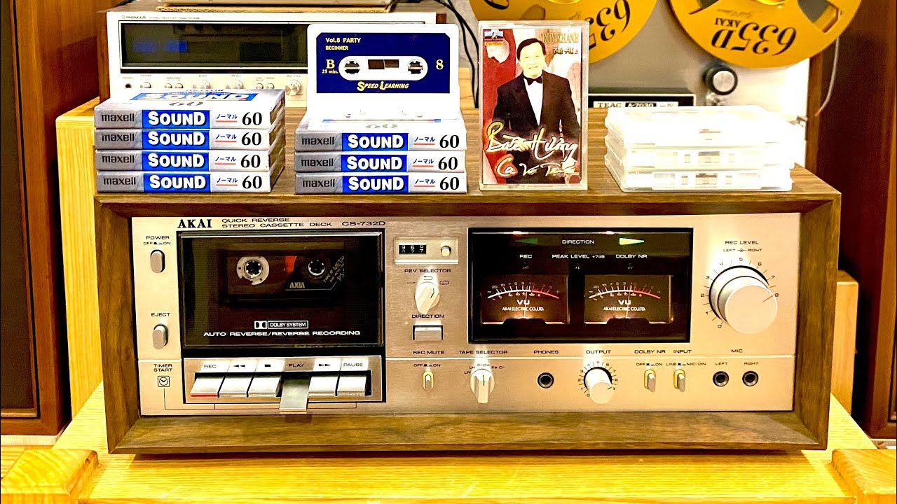 アカイ　CS-732D カセットデッキ　通電のみ アカイ CS-732D カセットデッキ 通電のみ