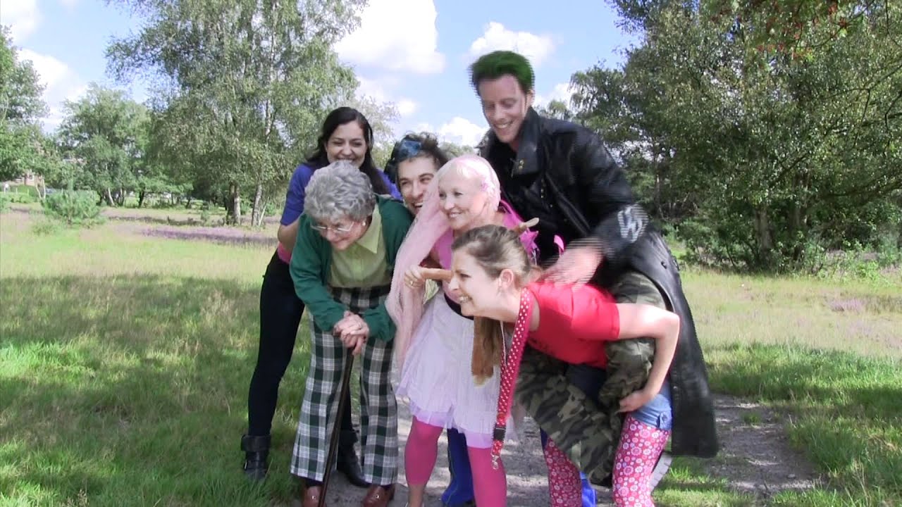 Bendelied uit de musical De Bende van De Korenwolf - YouTube