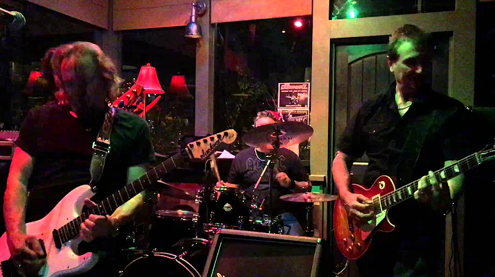 Iron Maiden guitarist Adrian Smith jamming some HE...