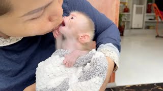 Download Lagu Sweetest Baby Tauch Softly Kiss Affectionate After Mom Feed Him MP3