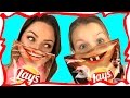 ОБЫЧНАЯ ЕДА против ЧИПСОВ Челлендж Жареный Лук и Пицца 4 Сыра Видео для Детей /// Вики Шоу