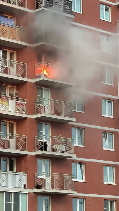 Warga Gedung Bersatu Selamatkan Apartemen yang Terbakar