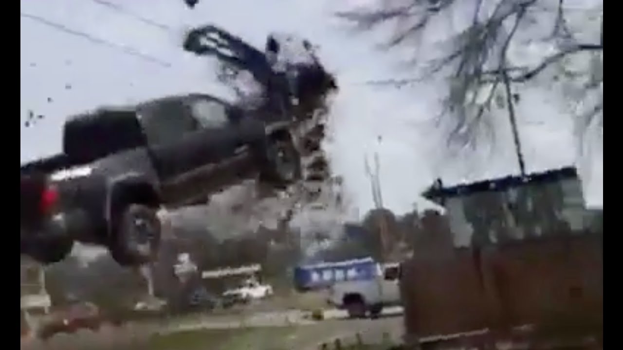 Prison Escapee Launches Pickup Truck Into air Trying to Avoid Police Barricade :O