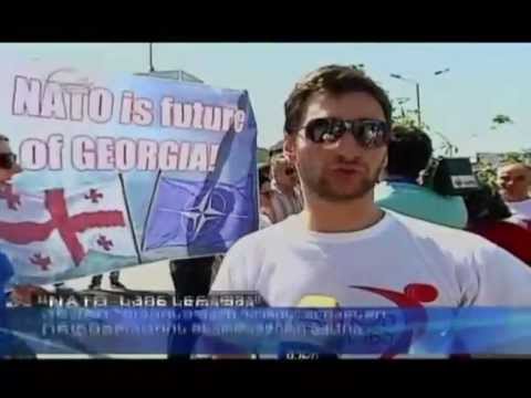 ნატოს მხარდამჭერი და საწინააღმდეგო აქციები \"რედისონთან\"