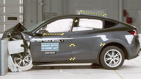 2022 Tesla Model Y updated moderate overlap crash test (extended footage)