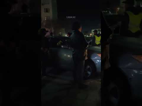 Посетители устроили стрельбу в актауском кафе