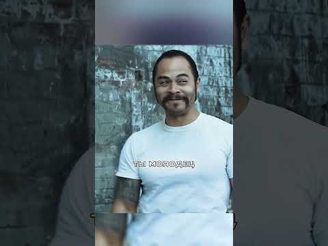 Обучают робота криминалу😱#фильм #кино