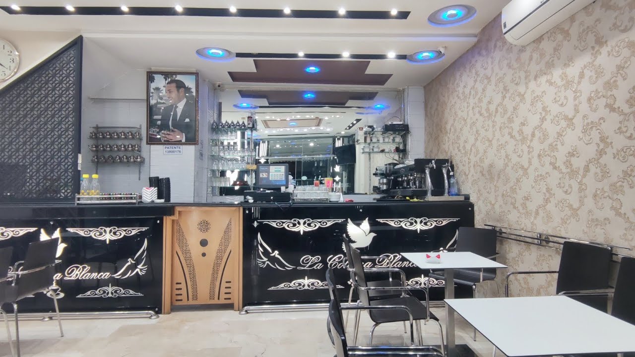 مقهى مجهزة للبيع أو للكراء بفاس حي الحديقة على الشارع الرئيسي  CAFÉ À LOUER OU À VENDRE À FÉS