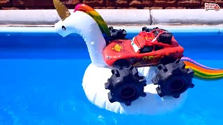 Водные Гонки: Игрушечные Машинки против Акулы в Бассейне! Cars for kids