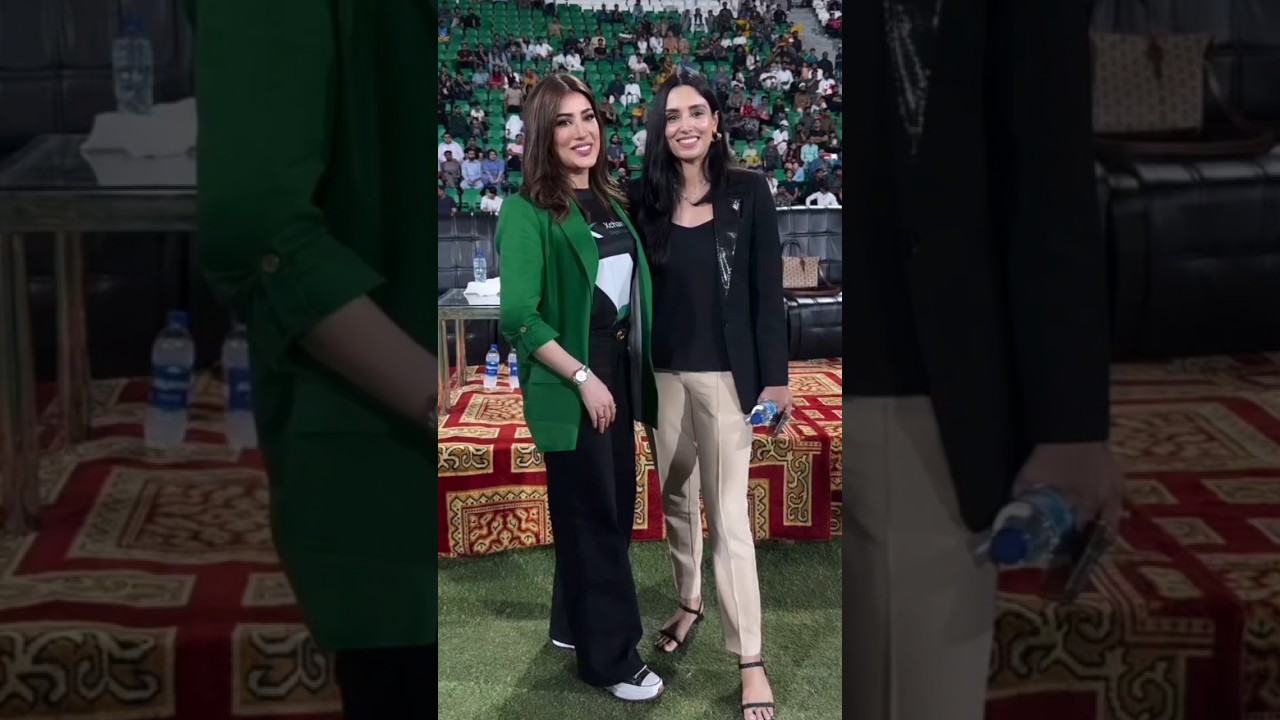 Mehwish Hayat and Zainab Abbas together at the PSL match. 