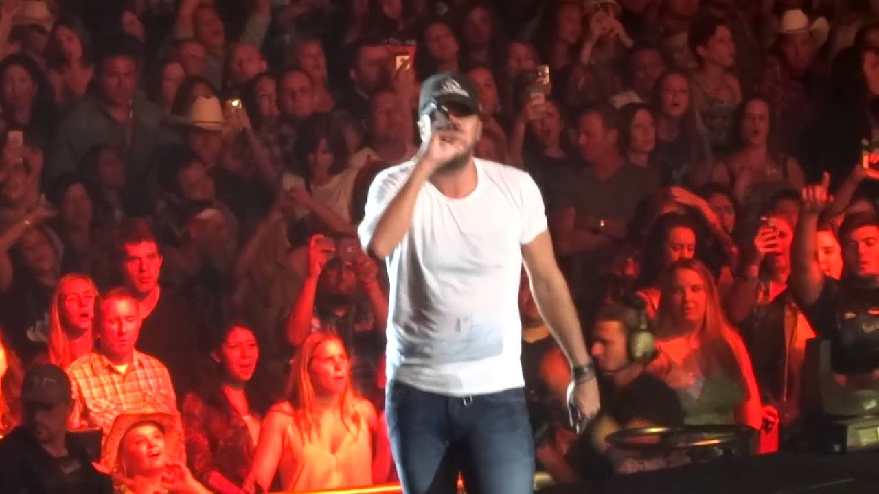Luke Bryan "Country Girl (Shake it for Me)" 10/26/14 Los Angeles YouTube