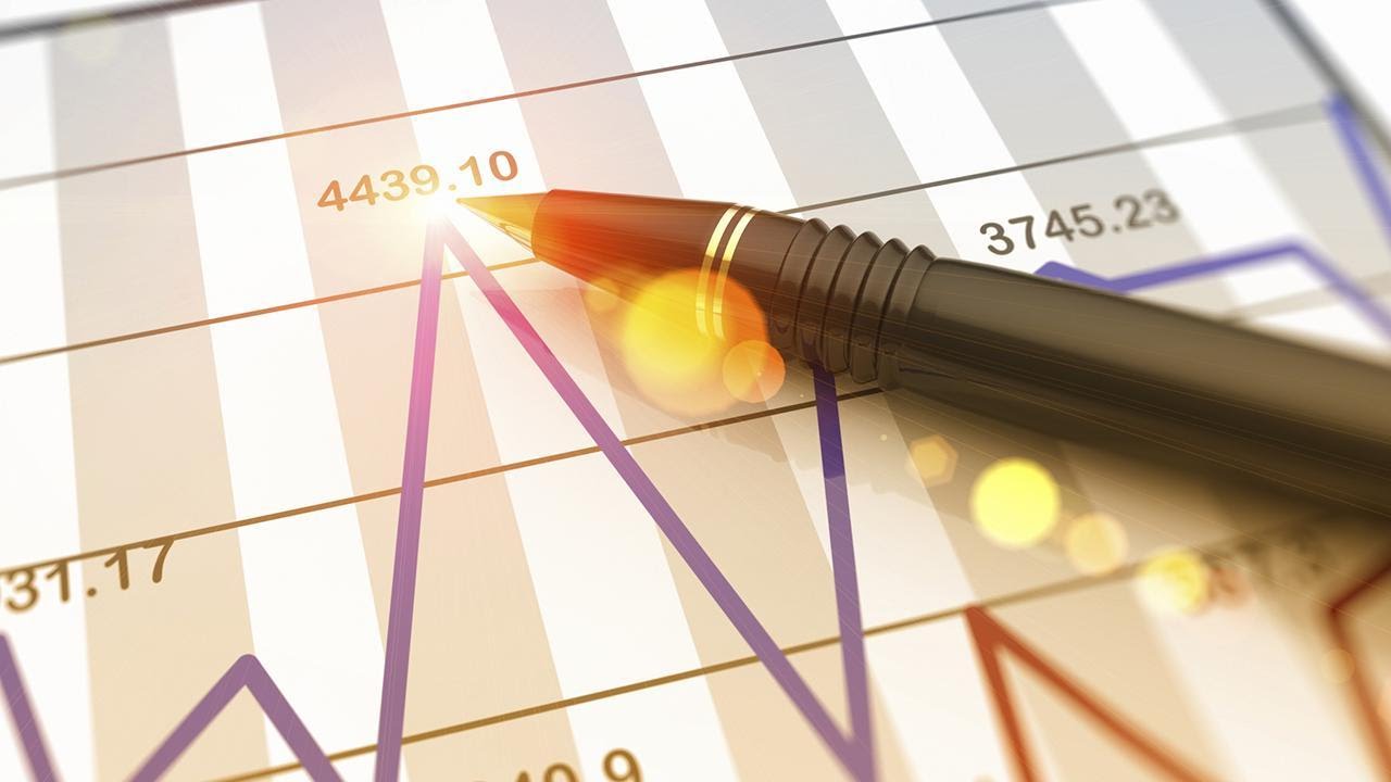Why Mixing Actively Managed and Index Funds is the Right Move