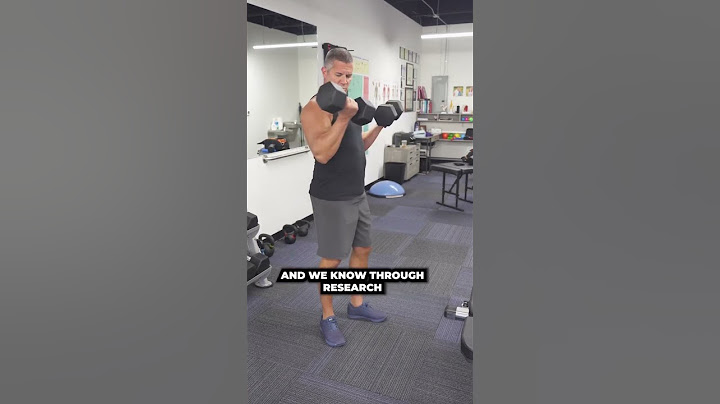 Grow your biceps like this❗️ overusing momentum is killing your bicep gains. #HeyDrRob #BicepCurls